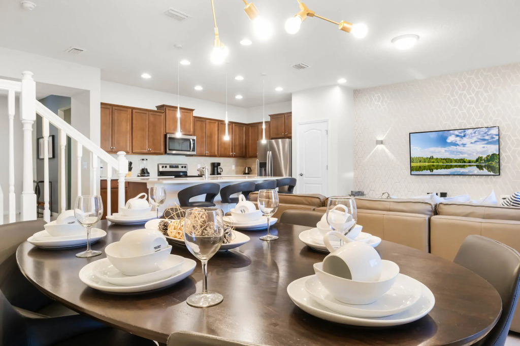 2422DUBAI, Kissimmee, US