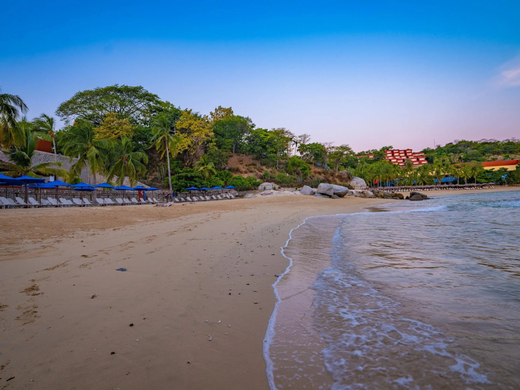 Las Brisas Huatulco-All Inclusive