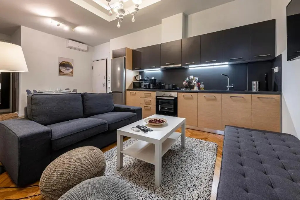 Modern 5BD Apartment in the Heart of Athens