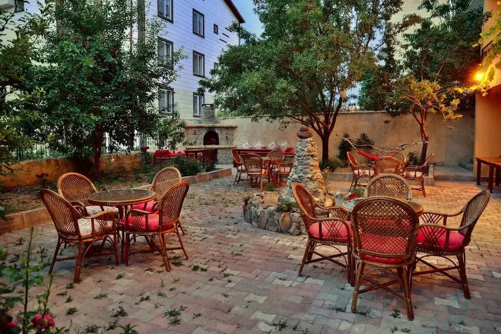Dedeli Deluxe Hotel