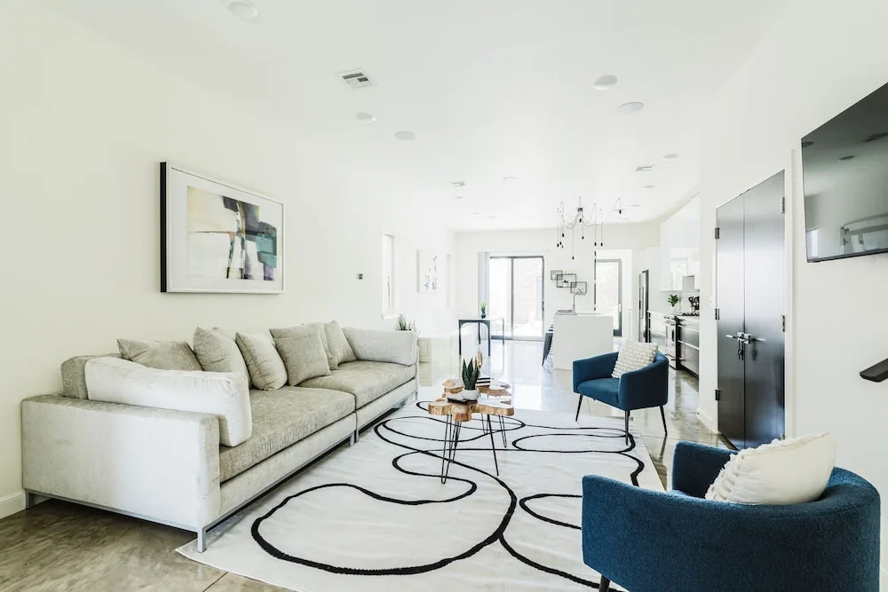 Cozy Getaway Perfect for 10 Prime Location NW6