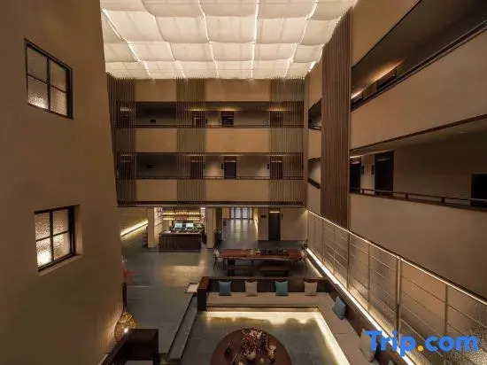 Rezen Retreat · Four Seasons Manju Hotel (Jiuzhaigou Tourist Center)