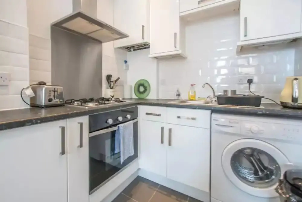 2 Bedroom Flat Near City Centre