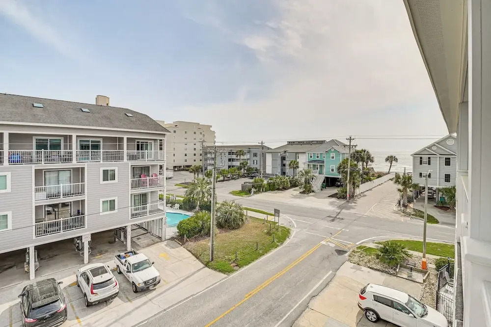 Walk to Beach: Condo w/ Balcony in Murrells Inlet!