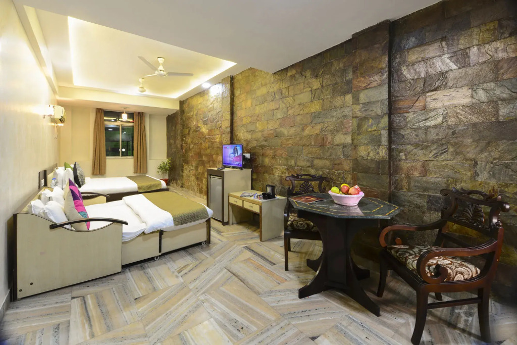 Hotel Ashish Palace