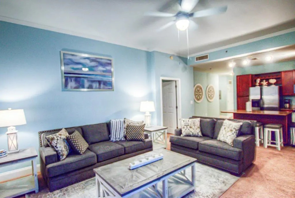 Large 3 Bd Penthouse 2020 In Laketown, Great Views and Amenities!