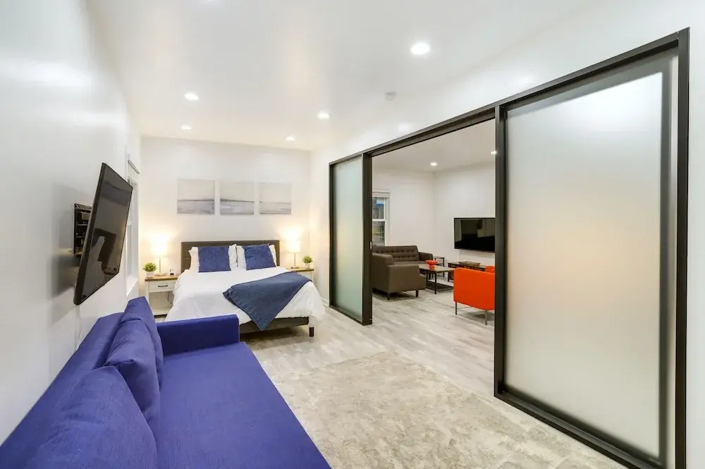 South Haven Oasis - Private Hot Tub, Pool & Grill!