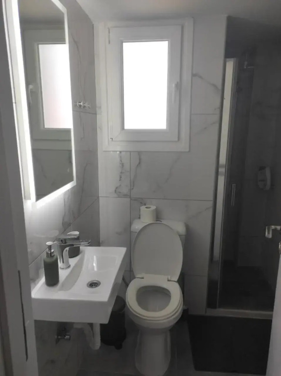 Sleek & Sunny Athenian Penthouse 5min from metro