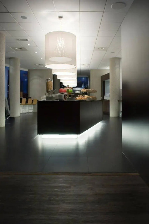 Отель DoubleTree by Hilton Rotterdam Centre