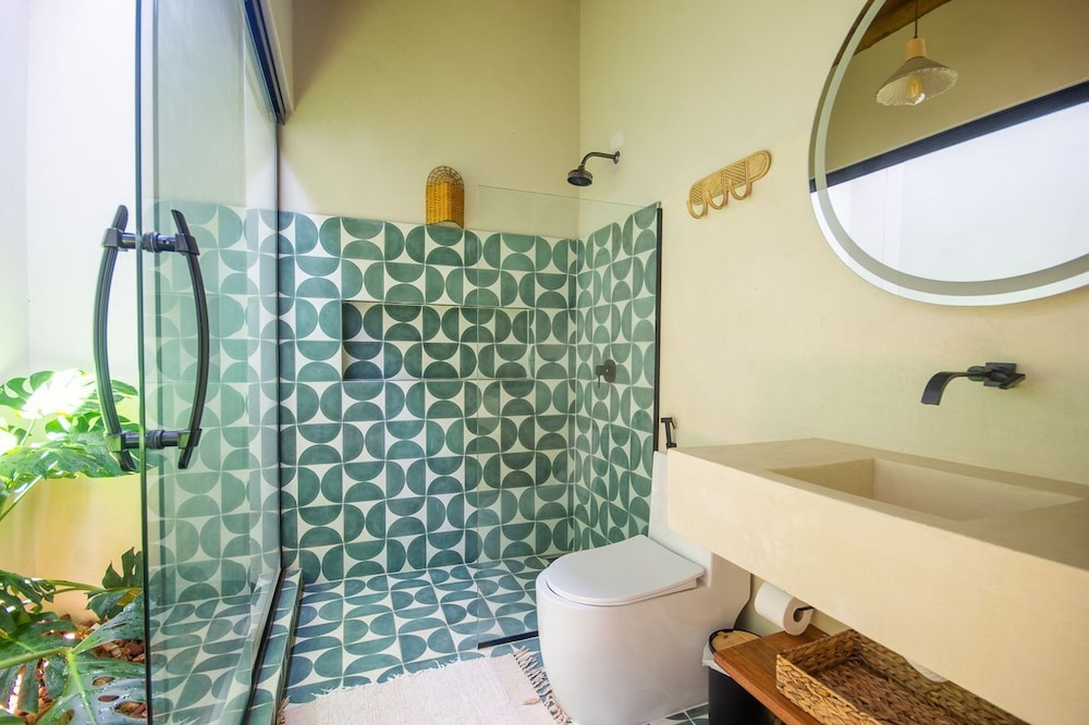 Casa com Piscina e Quadra no Condom nio By Toque