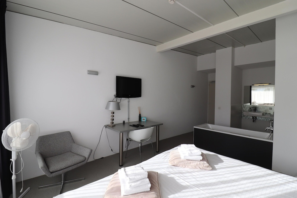 Spacious Group Stay in Teuge With Garden
