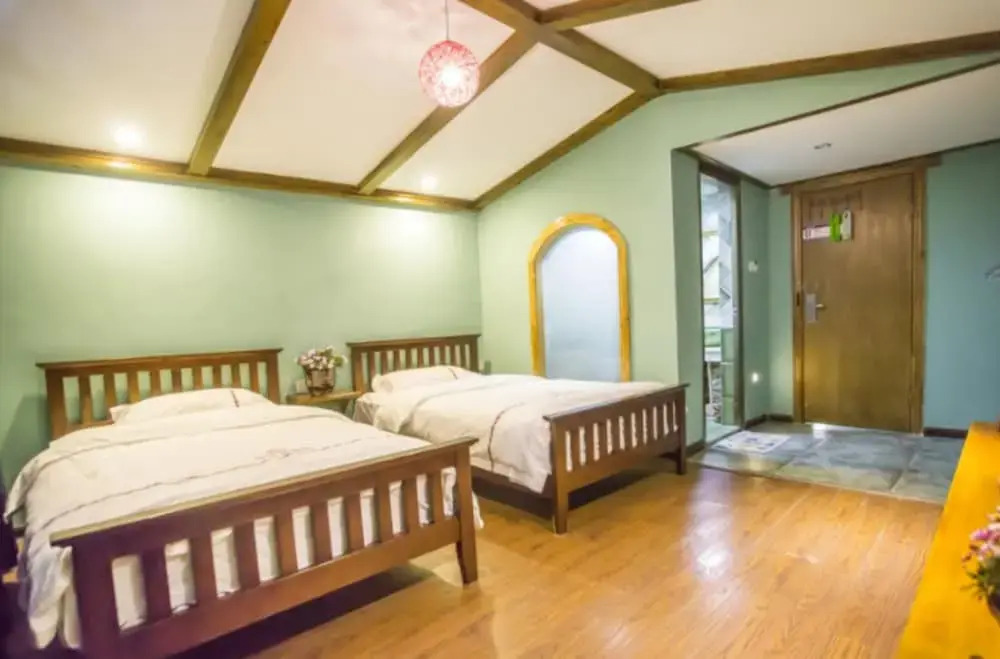 Zhangjiajie April Day Hostel