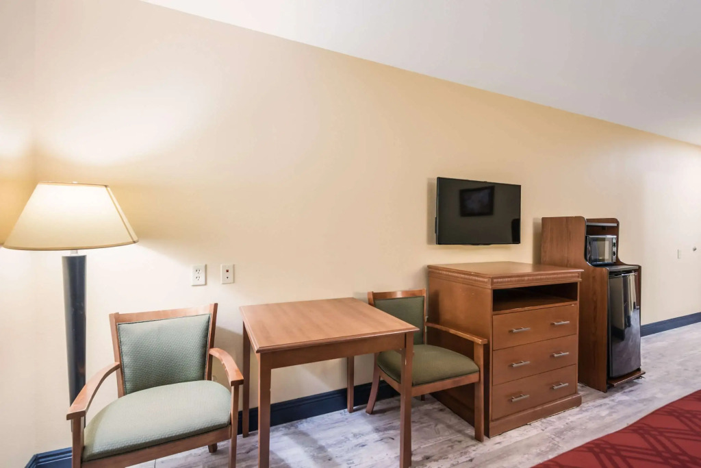 Econo Lodge Inn & Suites Little Rock SW