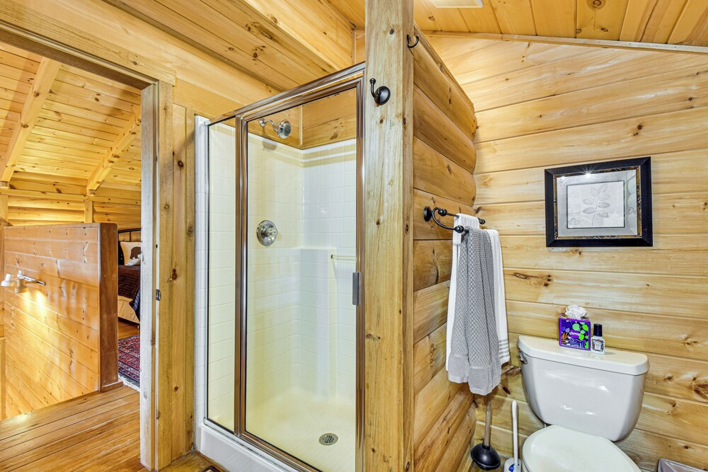3 Mi to Dtwn Clayton: Cabin w/ Trail Access!