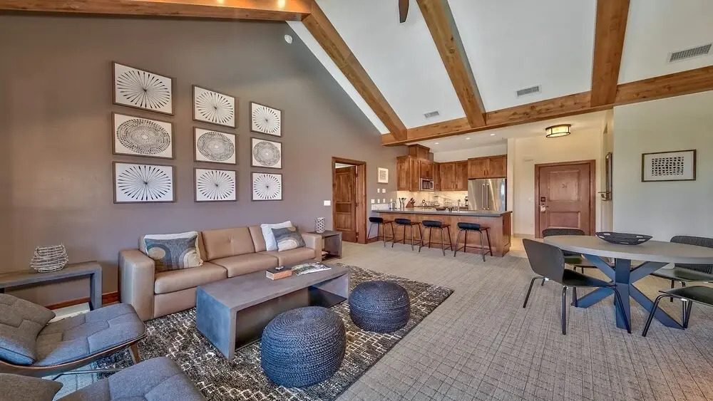 Luxury Residence - Gondola across the Street 2 Bedroom Condo by RedAwning