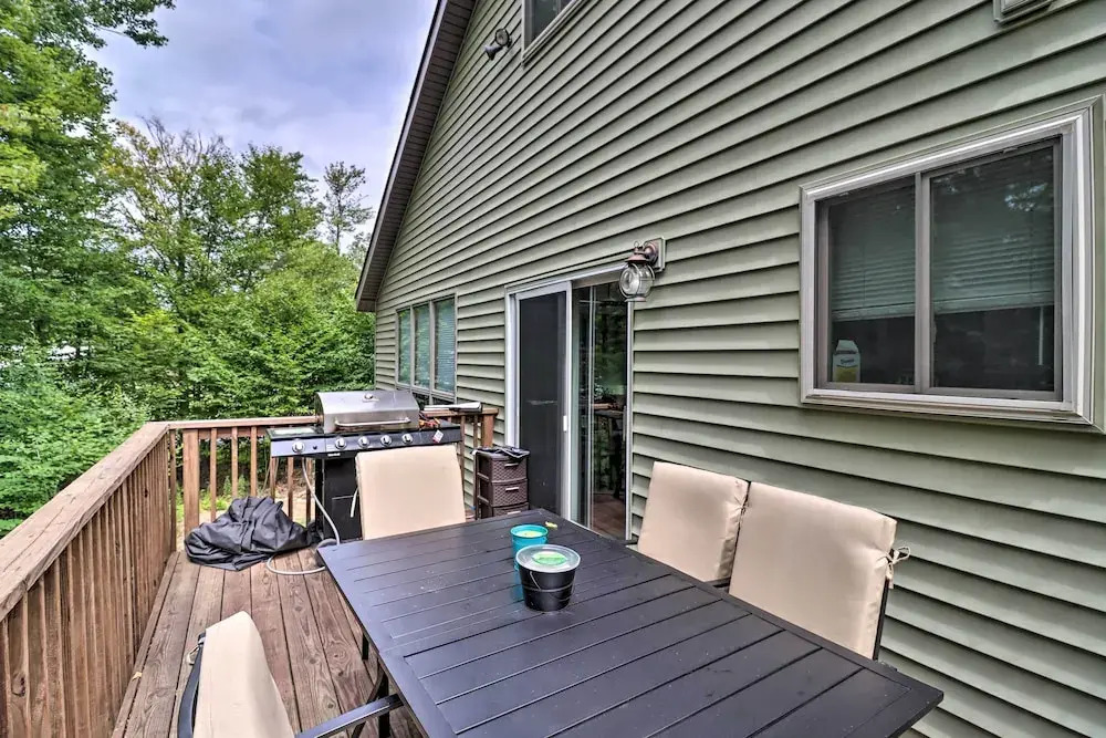 Tobyhanna Home w/ Game Room & Fire Pit