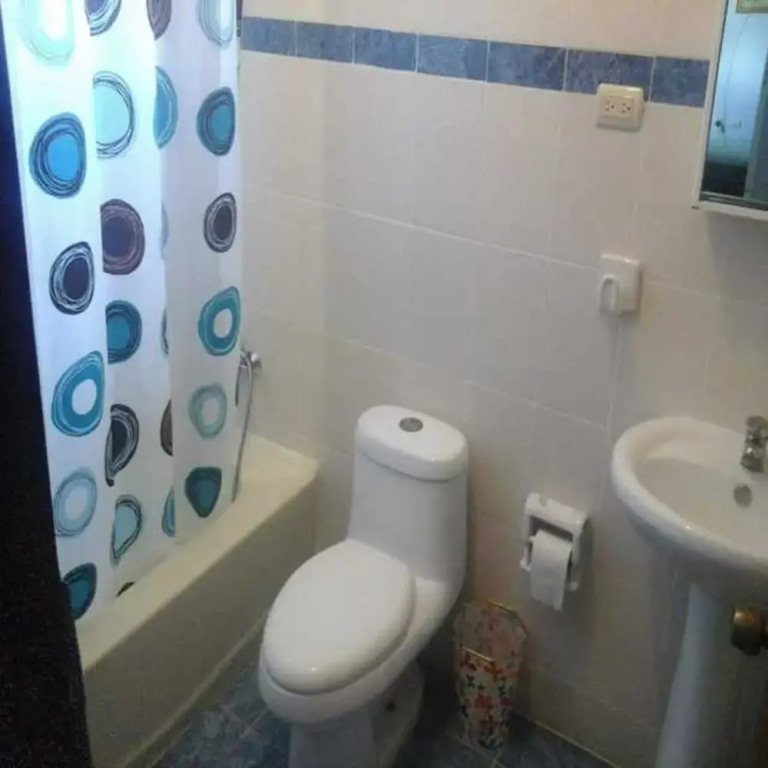 Nely y Pietro share apartment
