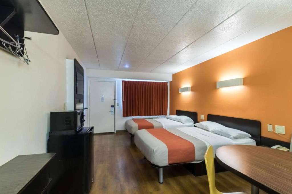 Motel 6-Crawfordsville, IN