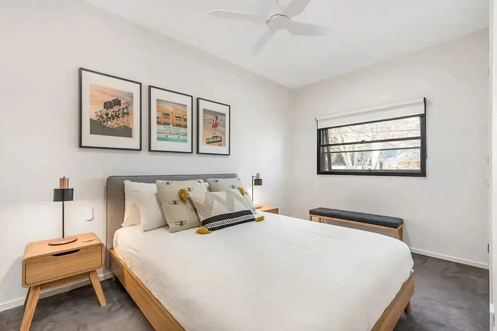Beautiful 2-storey Unit With Balcony Near Smith St