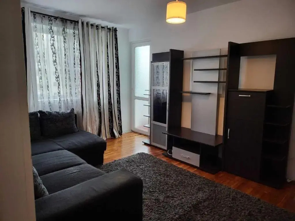 Apartament de vis cu parcare privata