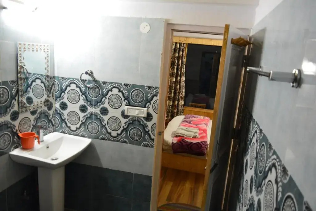 Hotel Neelgiri - Manali Diaries
