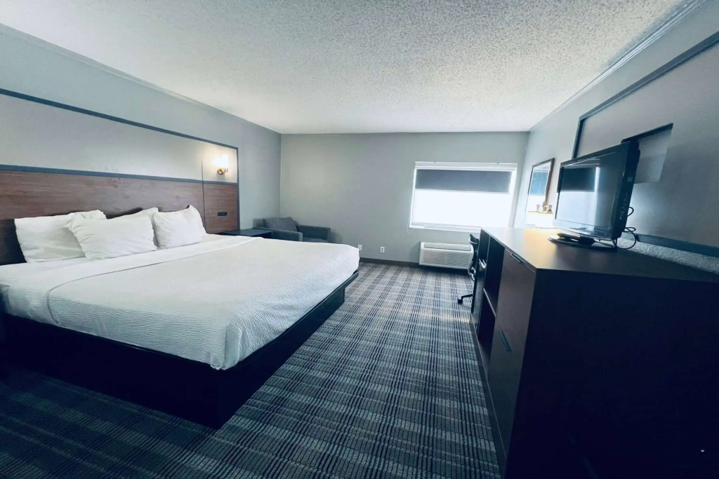 AmericInn by Wyndham Glendale Milwaukee