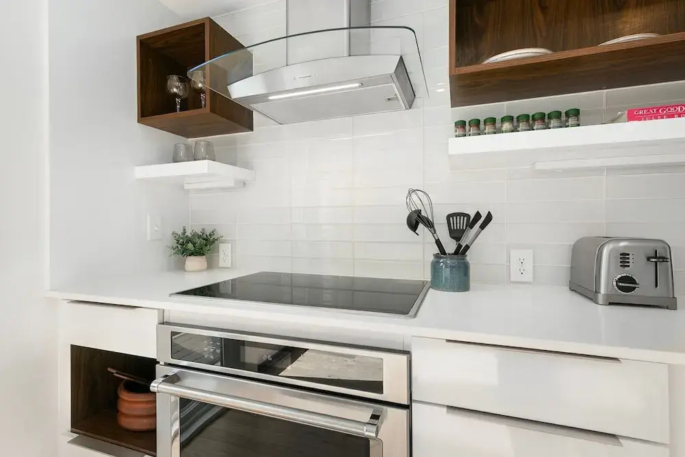 The Overlook - Luxe Old Town Condo w/ King Suite