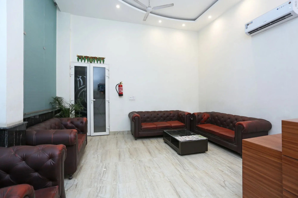OYO 11340 Hotel Lakshmi Palace