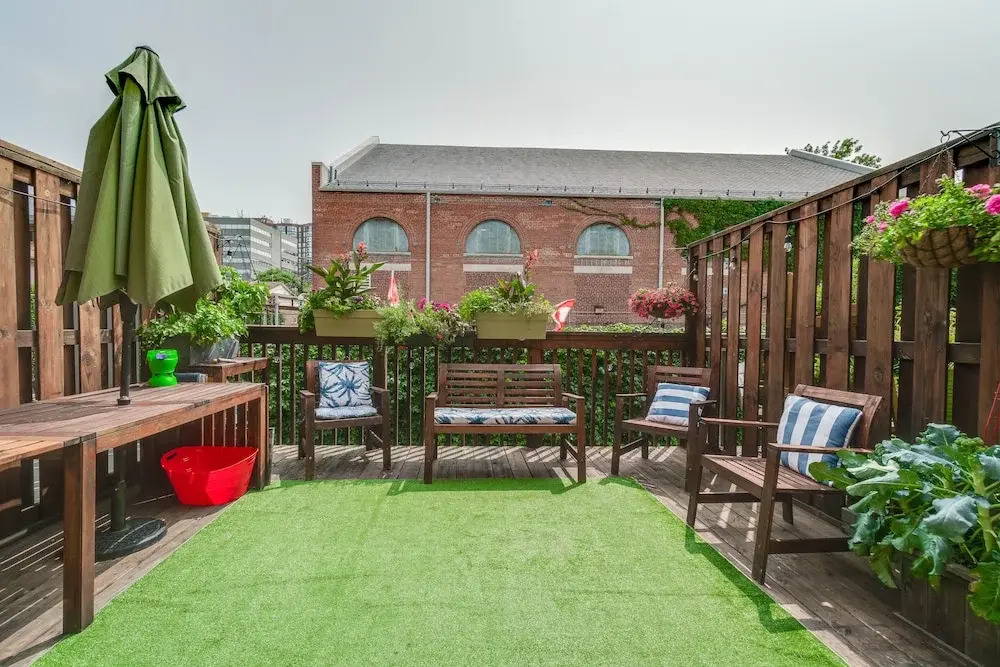 3 Bedroom 2 Bath Large Patio and CN View