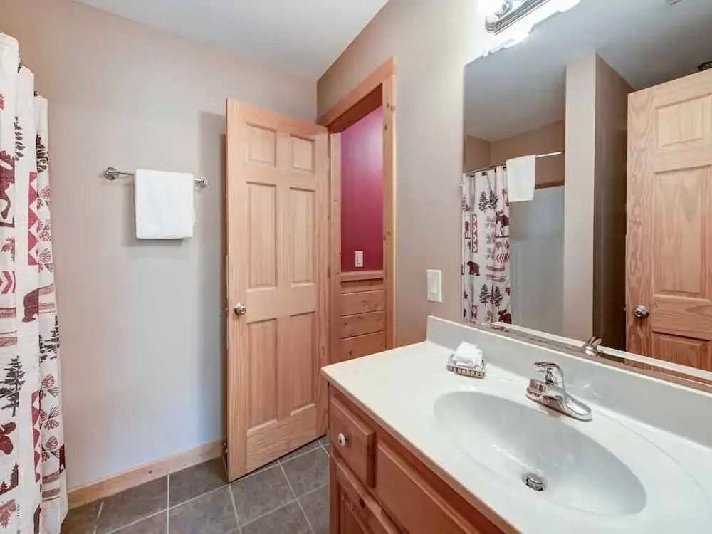Big Sky Cabin - Two Bedroom Cabin