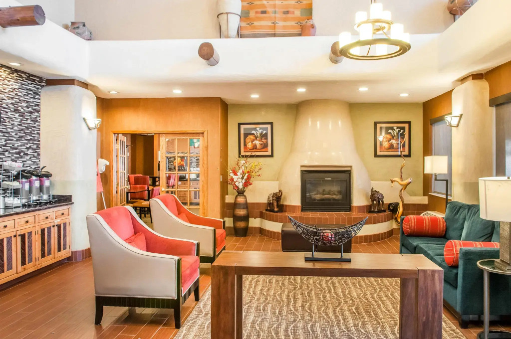 Holiday Inn Express & Suites