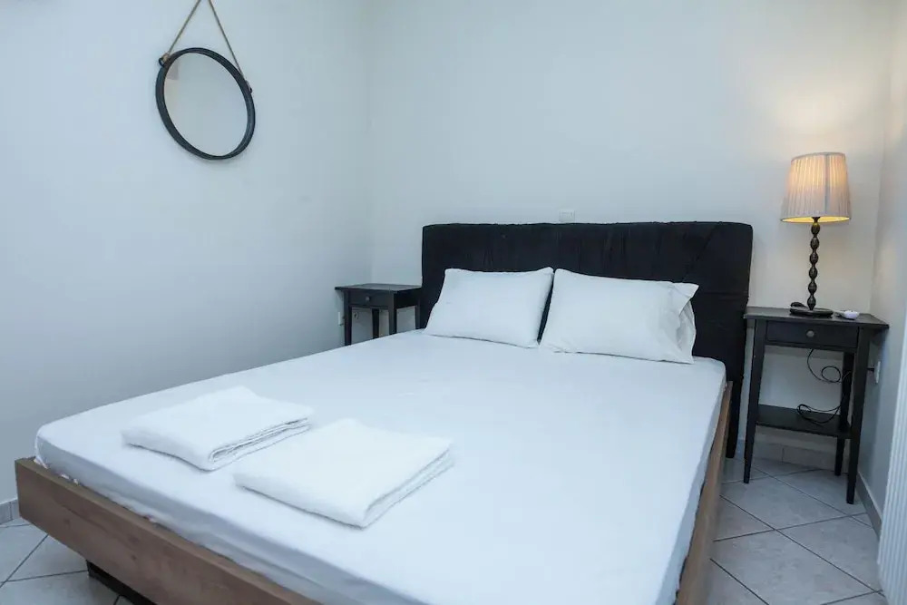 Elegant Spacious 2 Bd Apt in Petralona