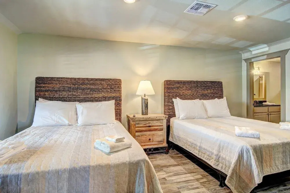 Flat's AB - 5 Br Cottage