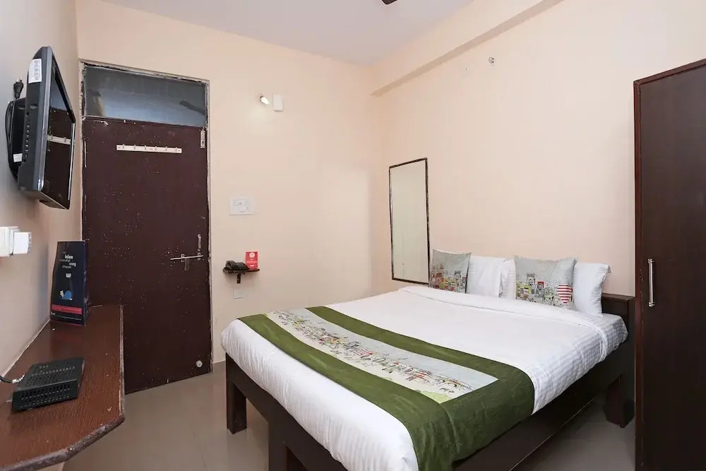 OYO 10294 Hotel Sunshine