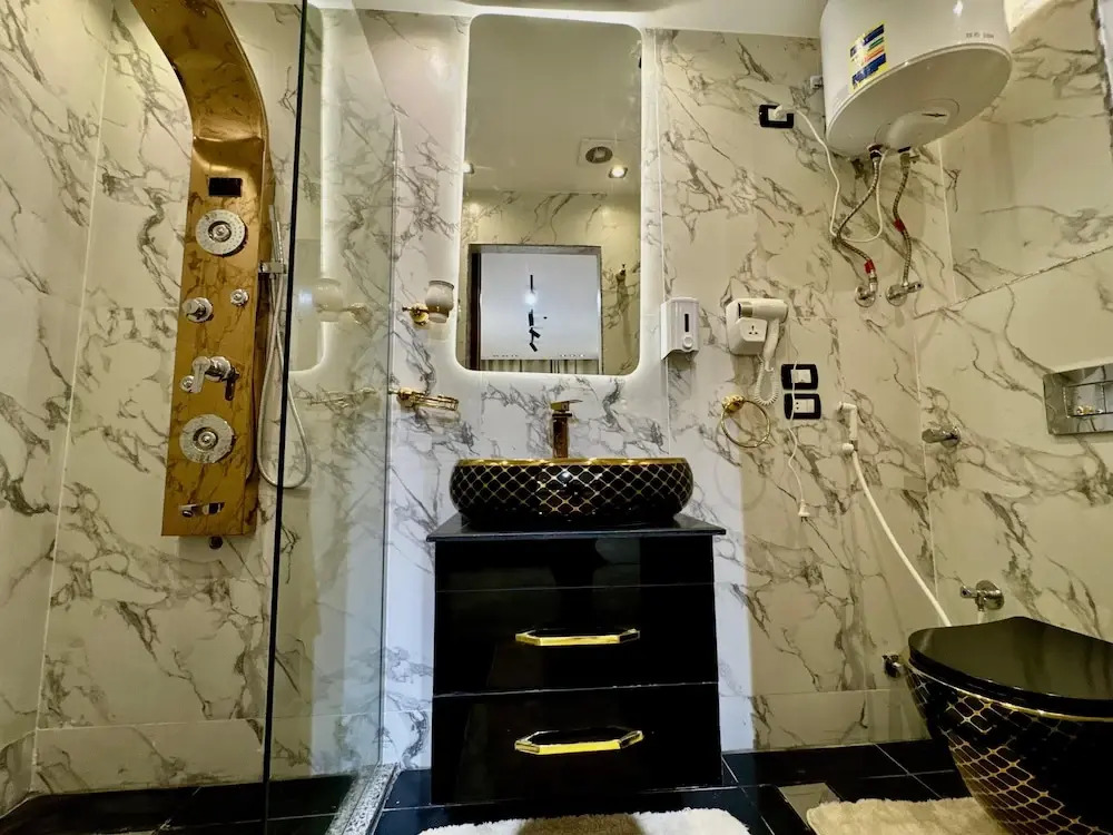 Shiny Pyramids Boutique Hotel