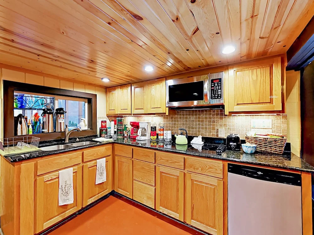 7 BR 8 Acre South Austin Multi Home Retreat by RedAwning