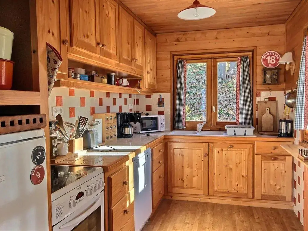Chalet pour 10 pers, 5 pièces, parking, calme à la montagne - FR-1-411-683