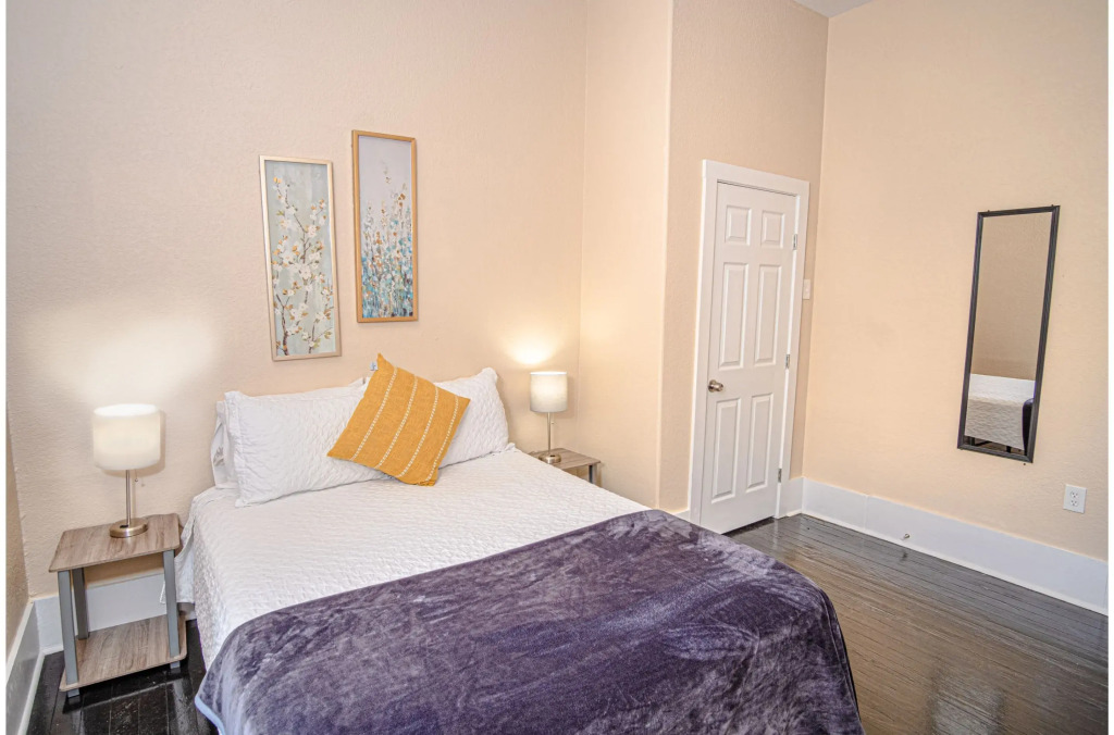 3 BR 1 BA Remodeled Home Near Downtown