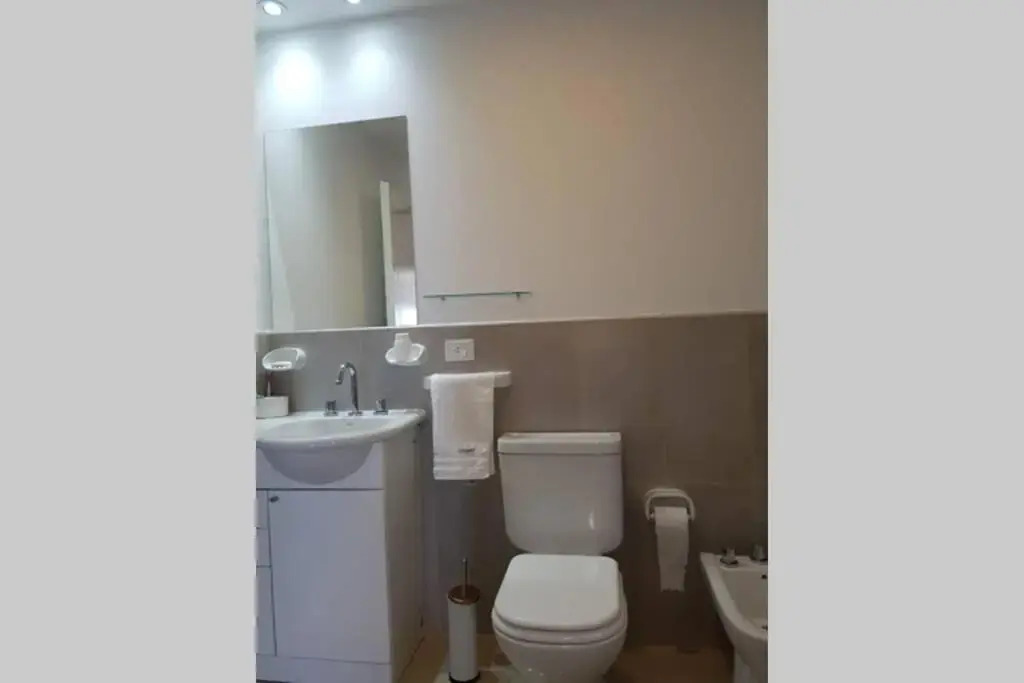 Departamento en Puerto Madryn 5° P céntrico a 150 mts del mar con cochera