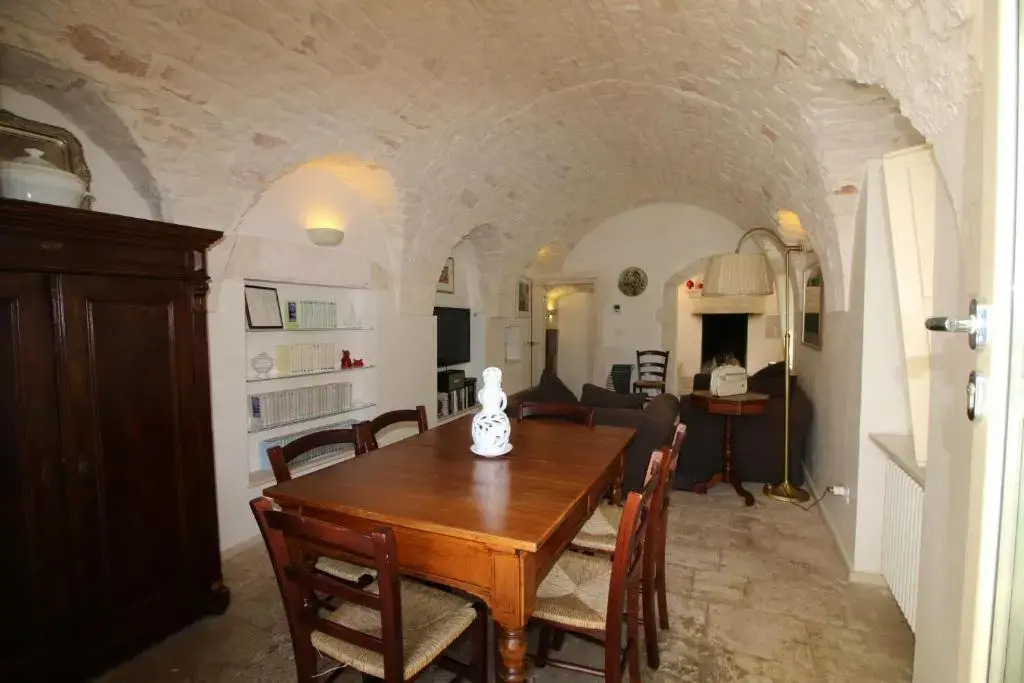 Palazzo de Amico -Typical Terrace House