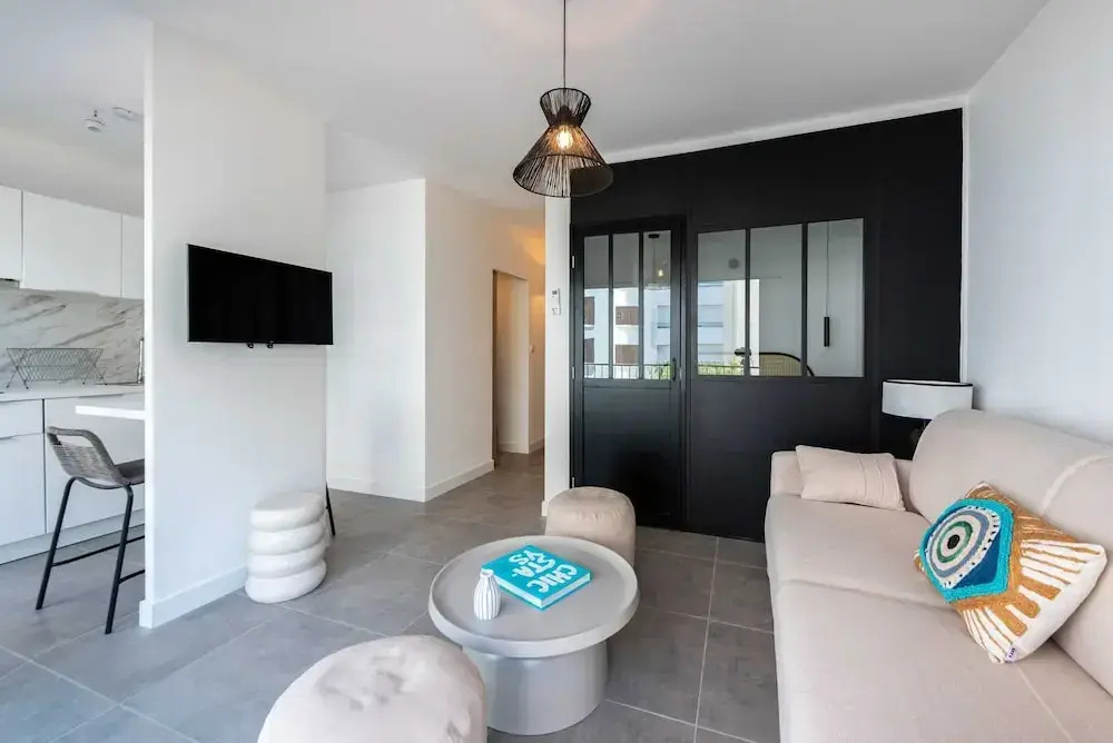 Beautiful Flat With Balcony - 200m From the Beach