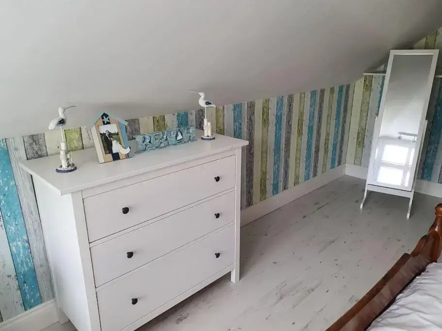 Bournemouth secluded cottage 10mins walk to beach