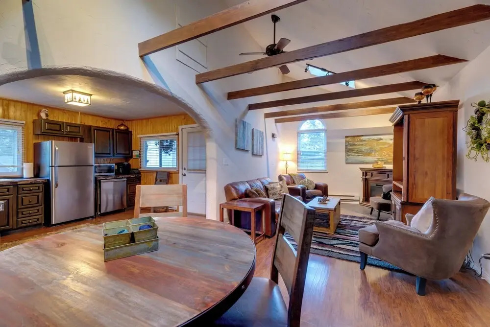 Rustic Log Cabin w/ Studio ~ 5 Mi to Pikes Peak