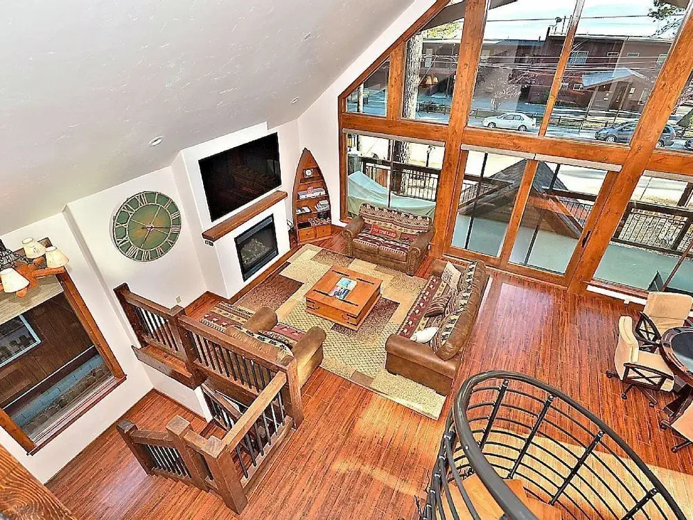 5BR 4BA Lake Tahoe Luxury Vacation Rental by RedAwning