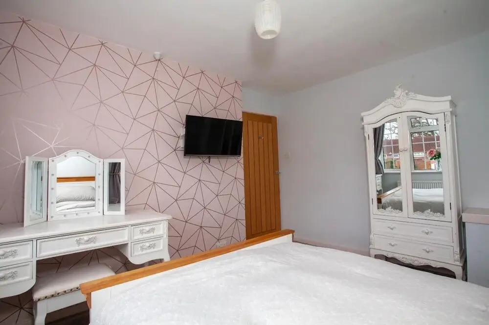 3bed House, Sleeps 7 - Hot Tub, Garden, Parking