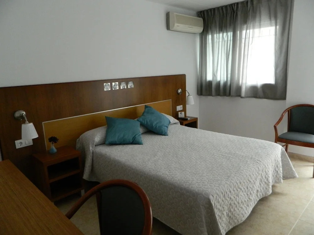 ROVIOR Rooms & Café