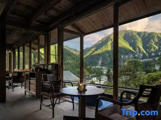 Under the Tree Art Hot Spring Homestay