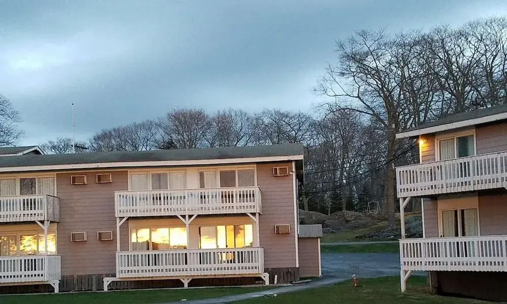Smugglers Cove Inn