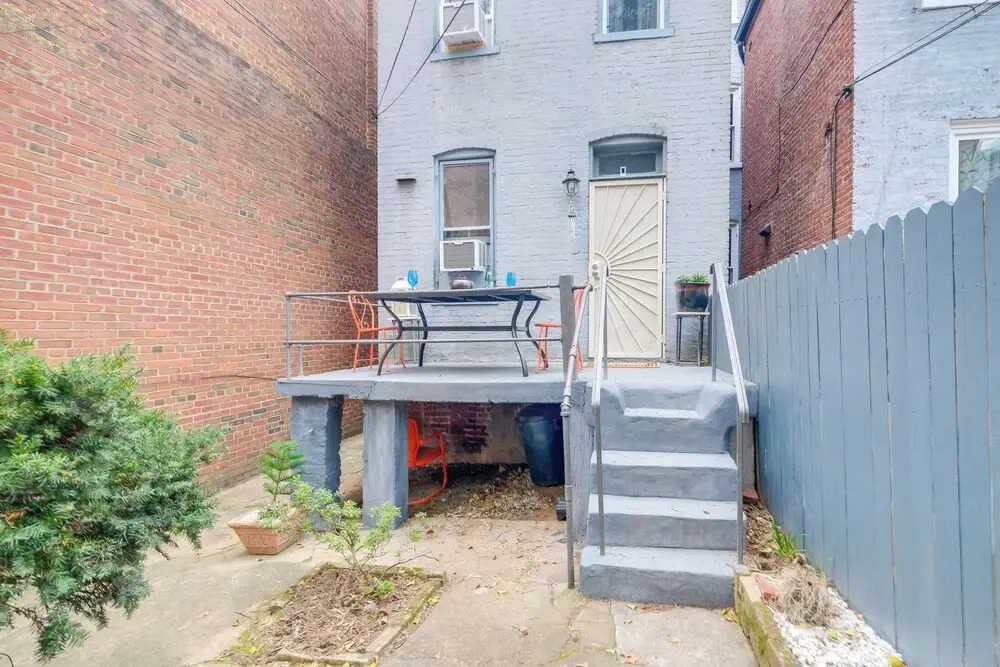Historic Georgetown Townhome: Walkable Location!