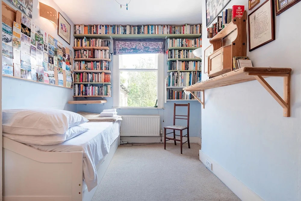 Enchanting Hammersmith Home Close to Shepherds Bush by Underthedoormat
